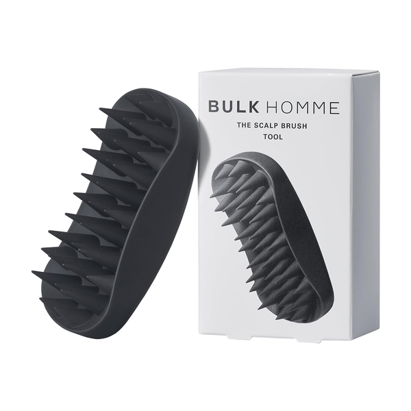 BULK HOMME THE SCALP BRUSH with package auf weißem Hintergrund
