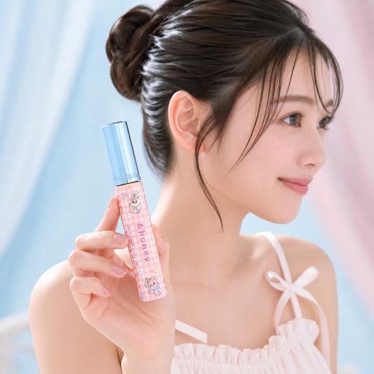 &honey Matomake Stick 4.0 MH MOMOREI held in a Japanese beauty setting