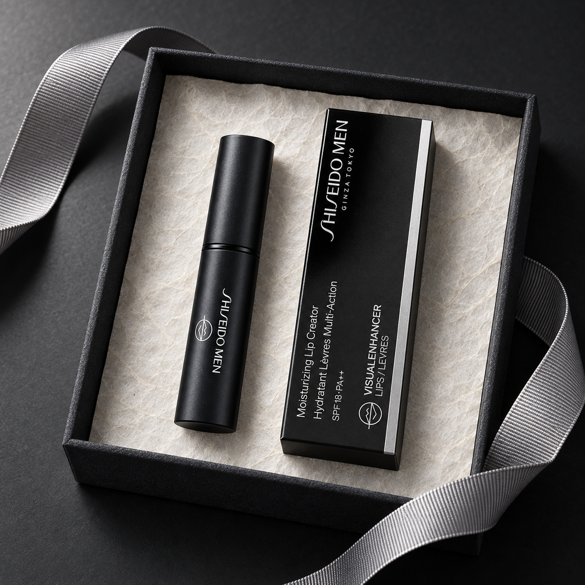 SHISEIDO MEN Moisturizing Lip Creator apresentado como um presente elegante para ele