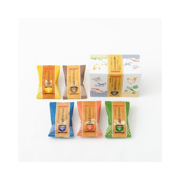 AKOMEYA TOKYO freeze-dried miso soup 5-piece gift set on white background