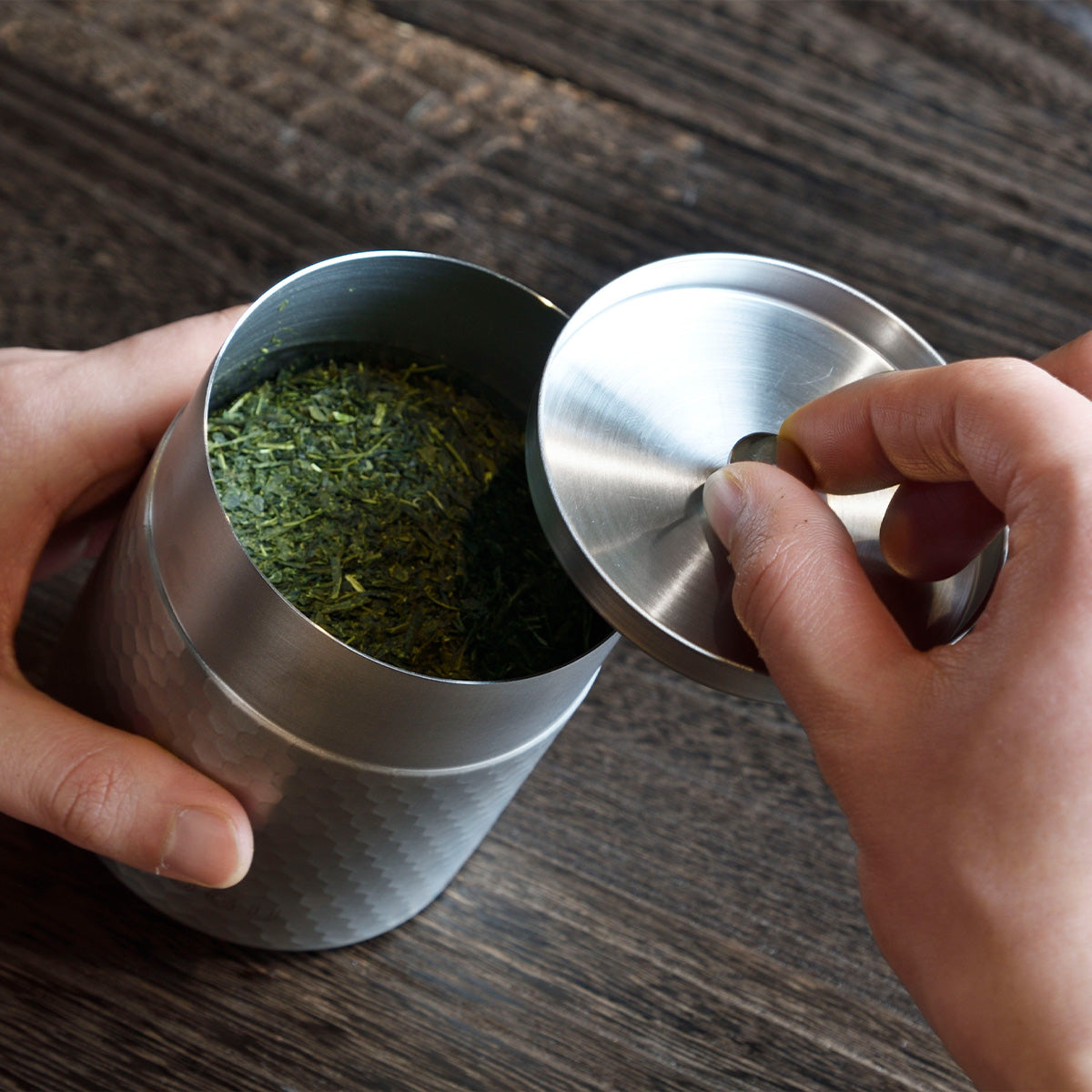 Official photo of inner lid on tea canister
