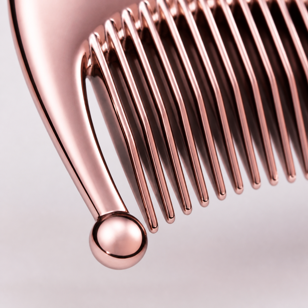 ReFa HEART NEW LOOK comb tip detail