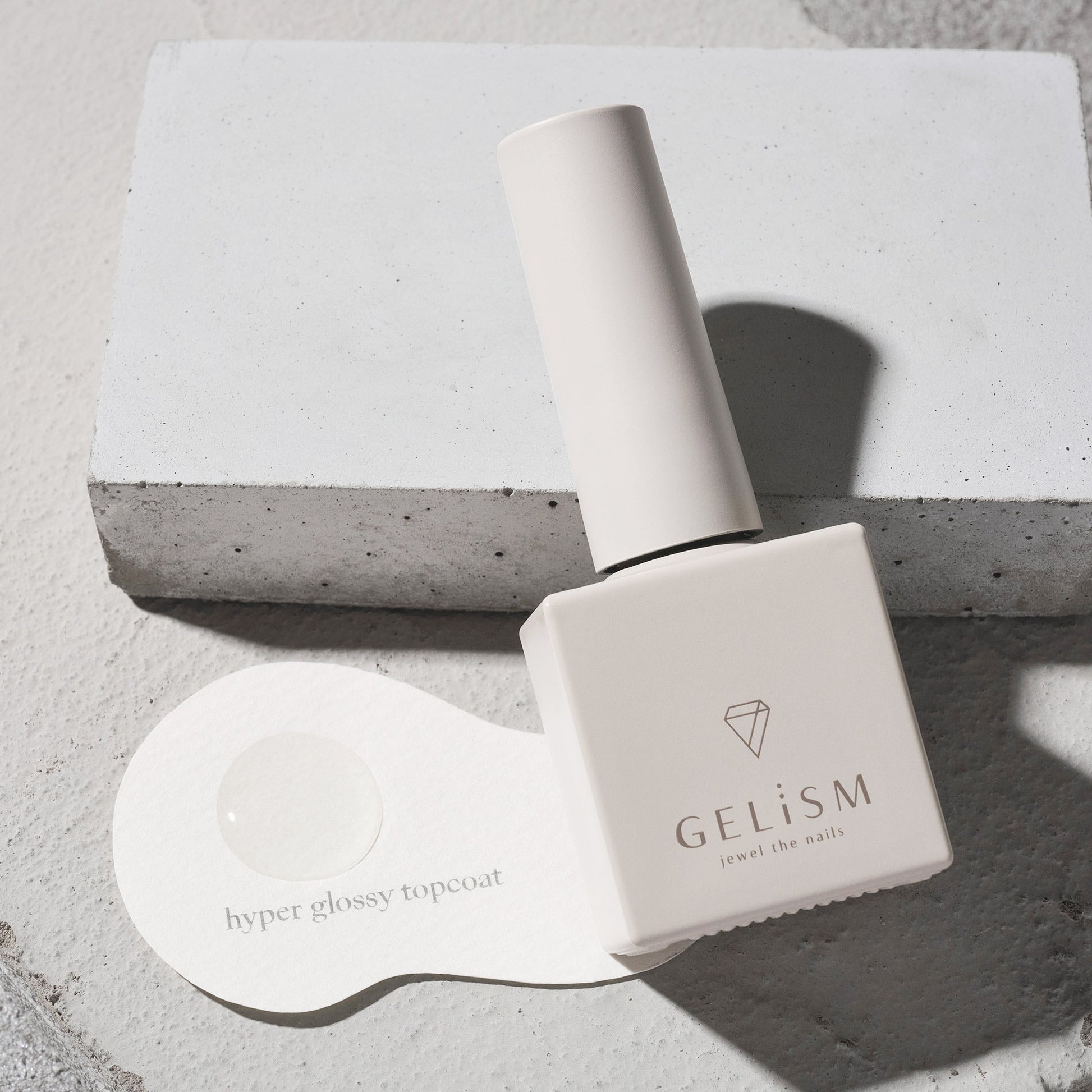 GELiSM Hyper Glossy Top Coat T01 on white background