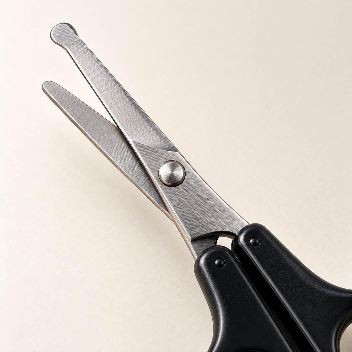 Close-up of the rounded safety tips and thin stainless-steel blades