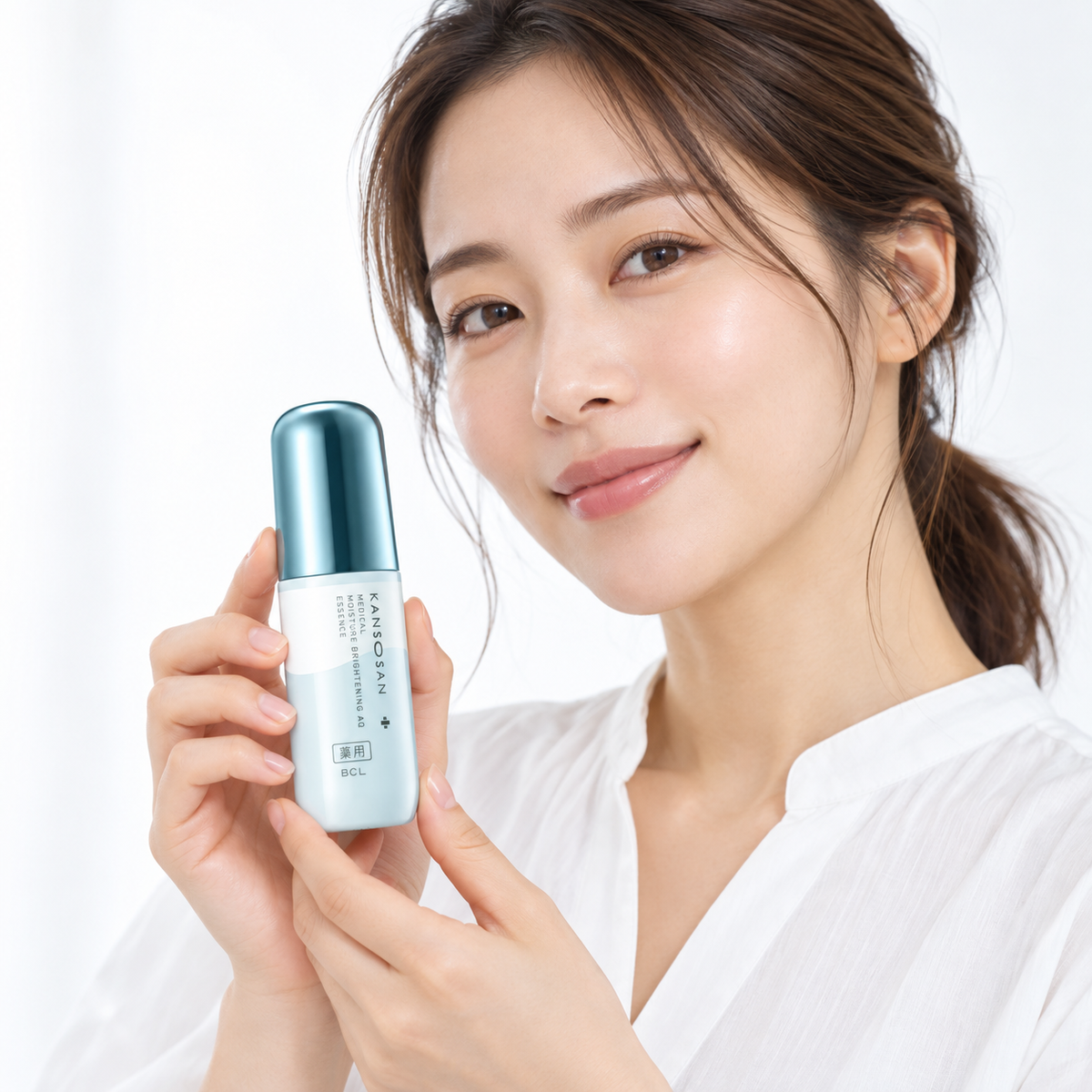 Japanese woman holding KANSOSAN Medicated Moisture and Brightening Essence