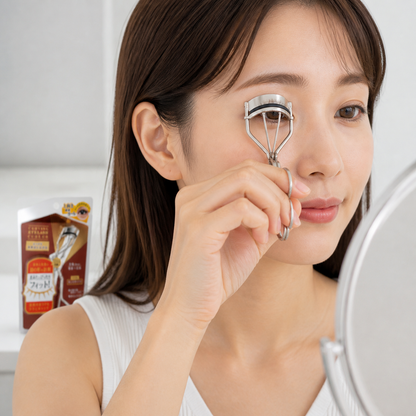 Model using KOJI Curving Eyelash Curler