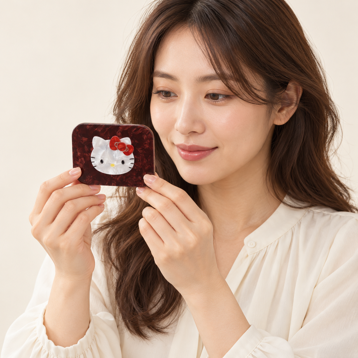 Illustrative model using the palm-sized Bordeaux mirror