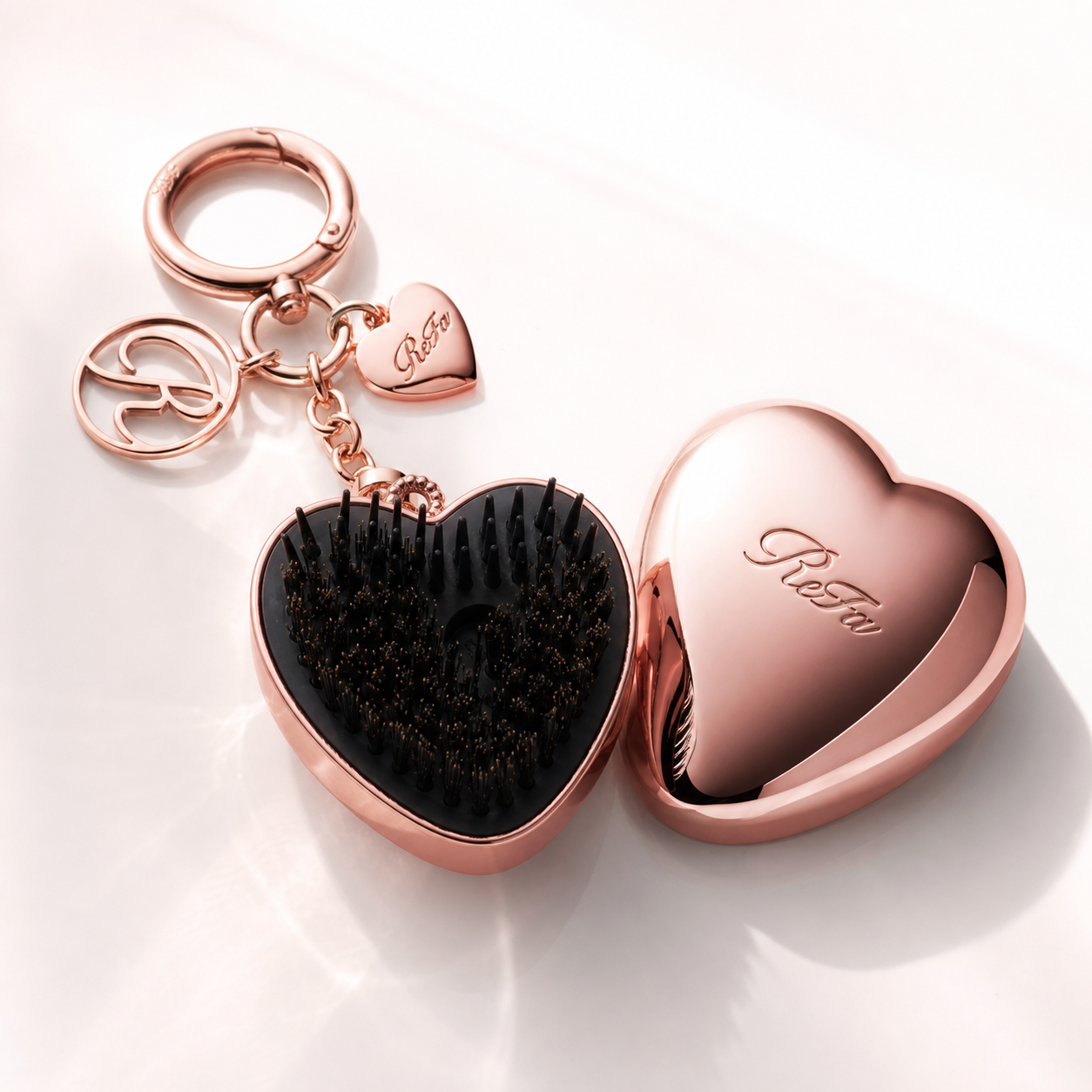 ReFa HEART BRUSH charm bristle and cover detail
