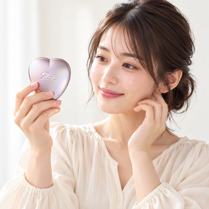 Japanese adult model using ReFa Heart Mirror Silky Pink