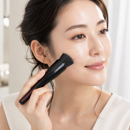 Model using SHISEIDO HASU FUDE foundation brush