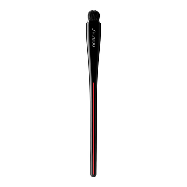 SHISEIDO TSUTSU FUDE Concealer Brush on white background