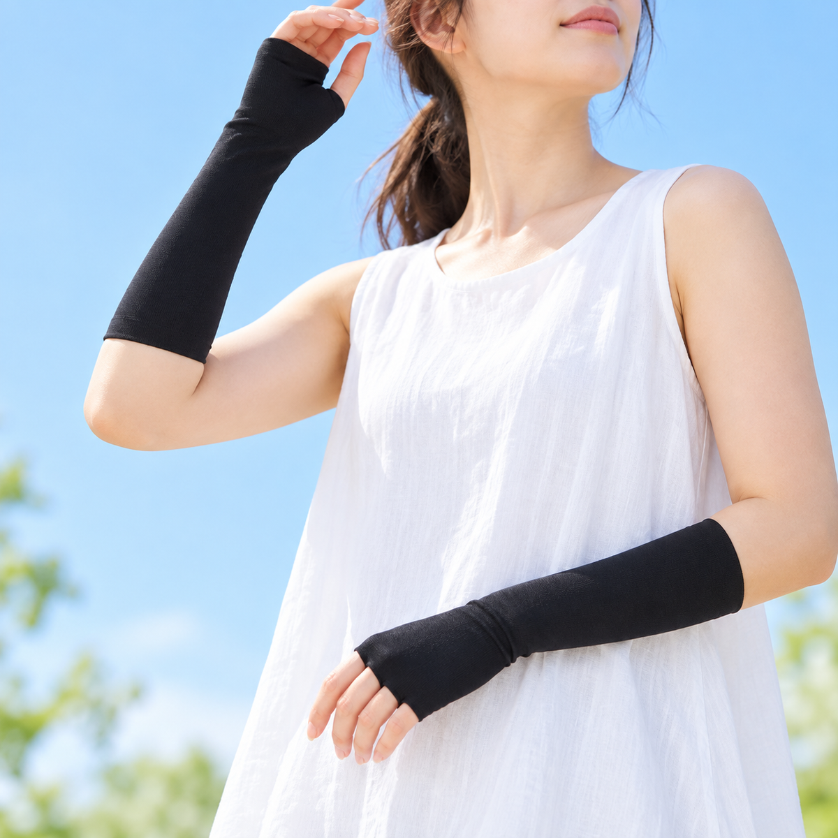 YB-LAB UPOKE black arm covers lifestyle image